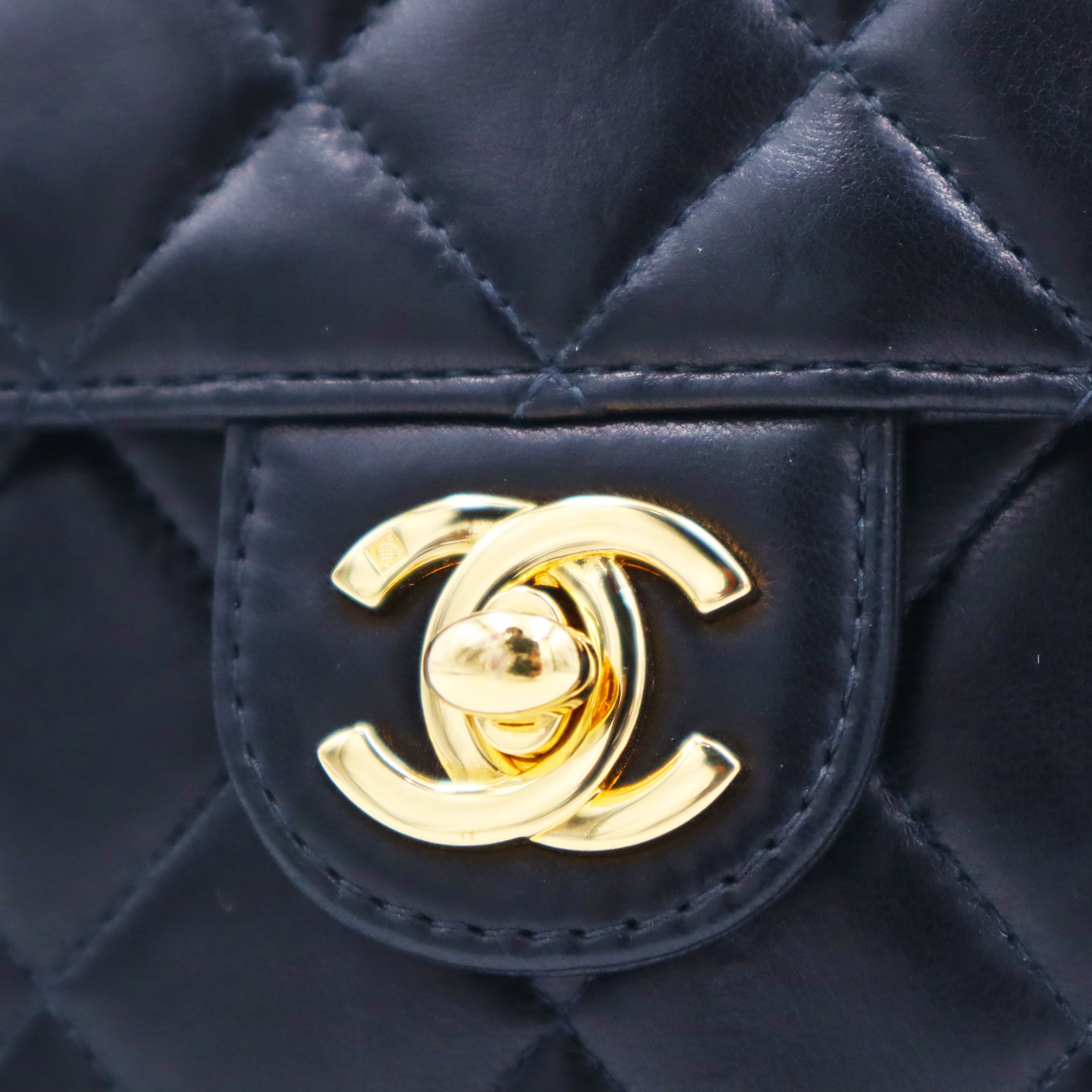 Pre-Owned Chanel Quilted Lambskin Small Flap Chain Shoulder Bag 6891444
